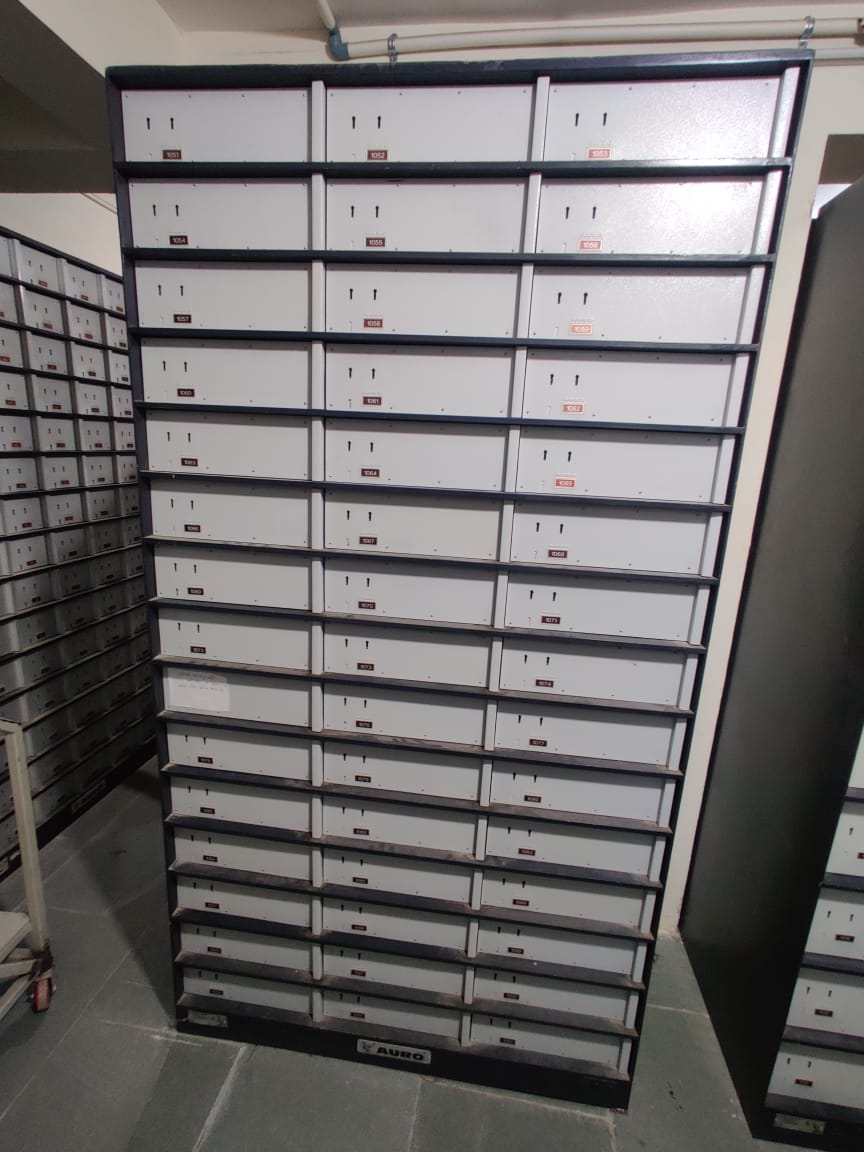 સેમી મીડિયમ લૉકર